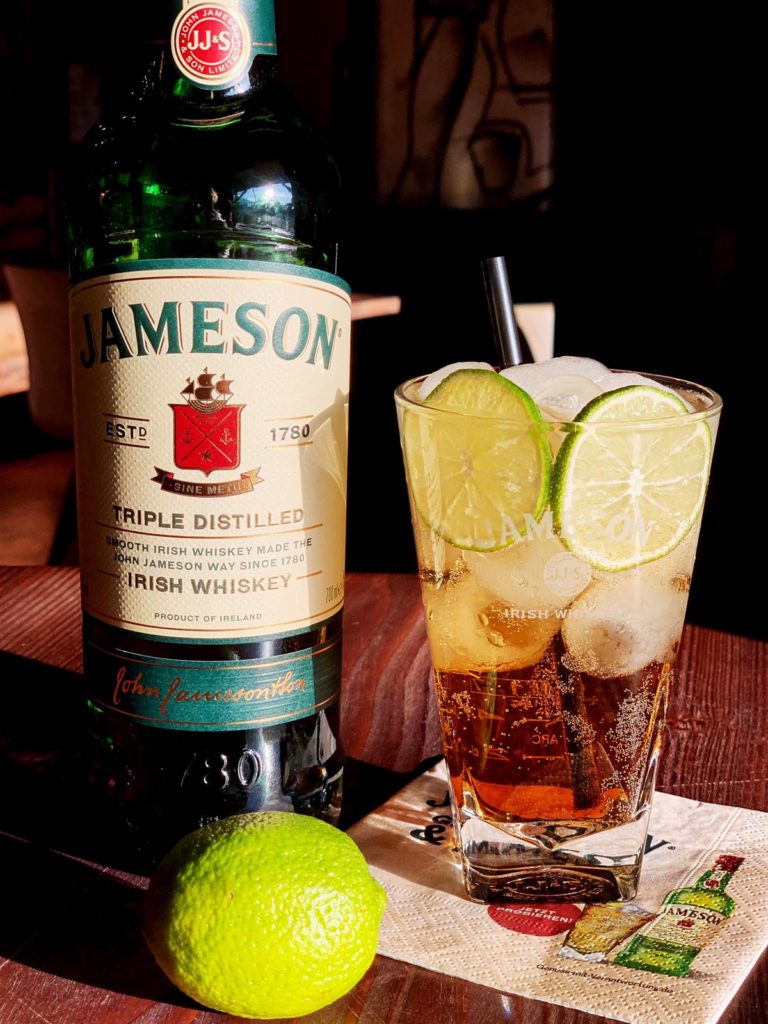 Jameson Irish Whiskey pur oder mit Ginger Ale 😋 » Fertigungsbereich